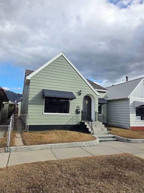 Photo of 1832 Phillips Ave Avenue, Butte, MT 59701 (MLS # 30068138)