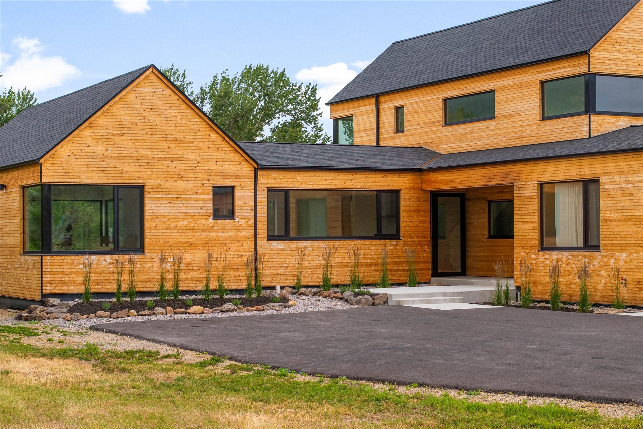 2025 Edward Court