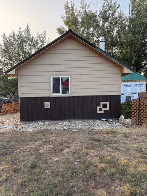 205 1st Street NW MT 59521