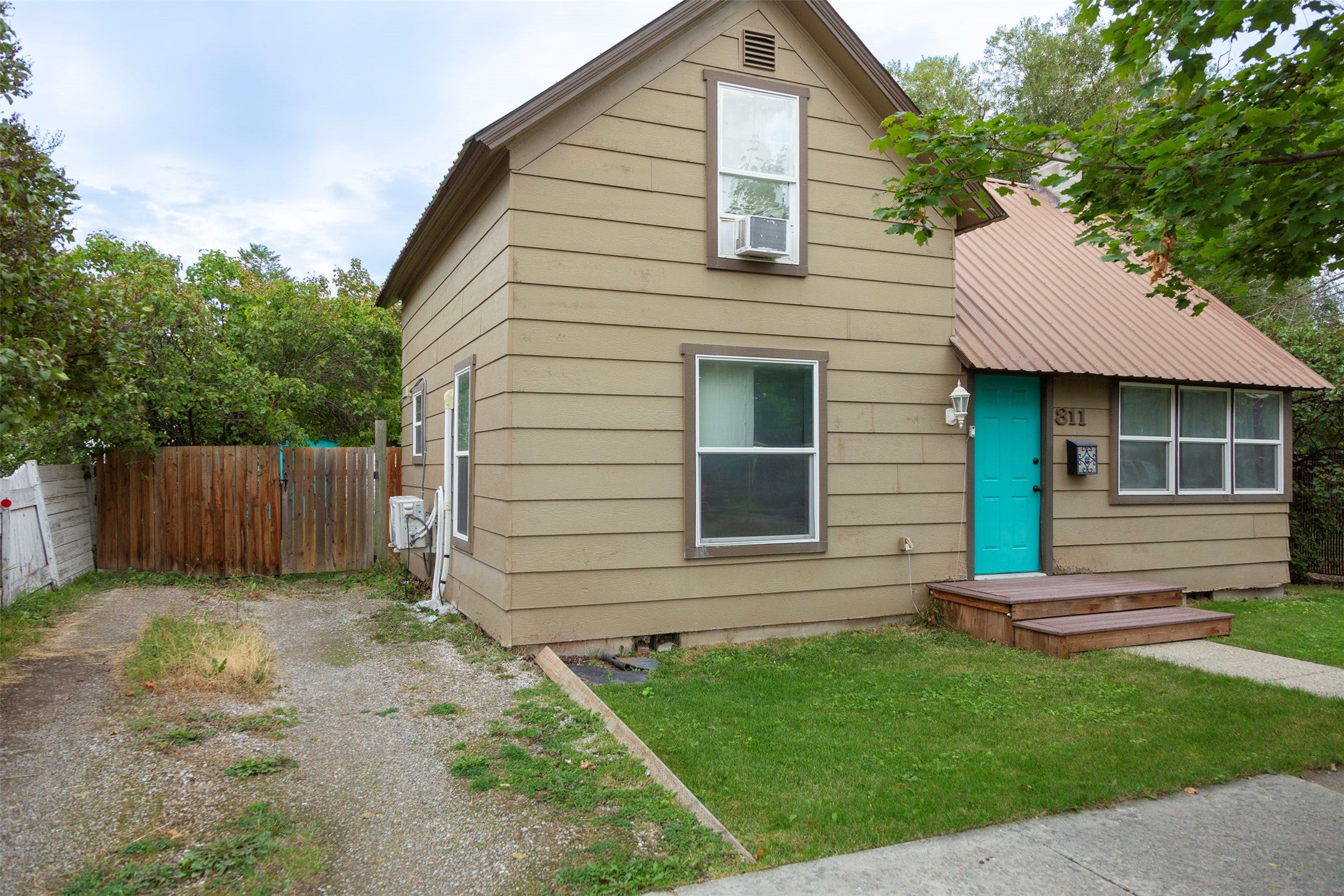 811 6th Avenue W