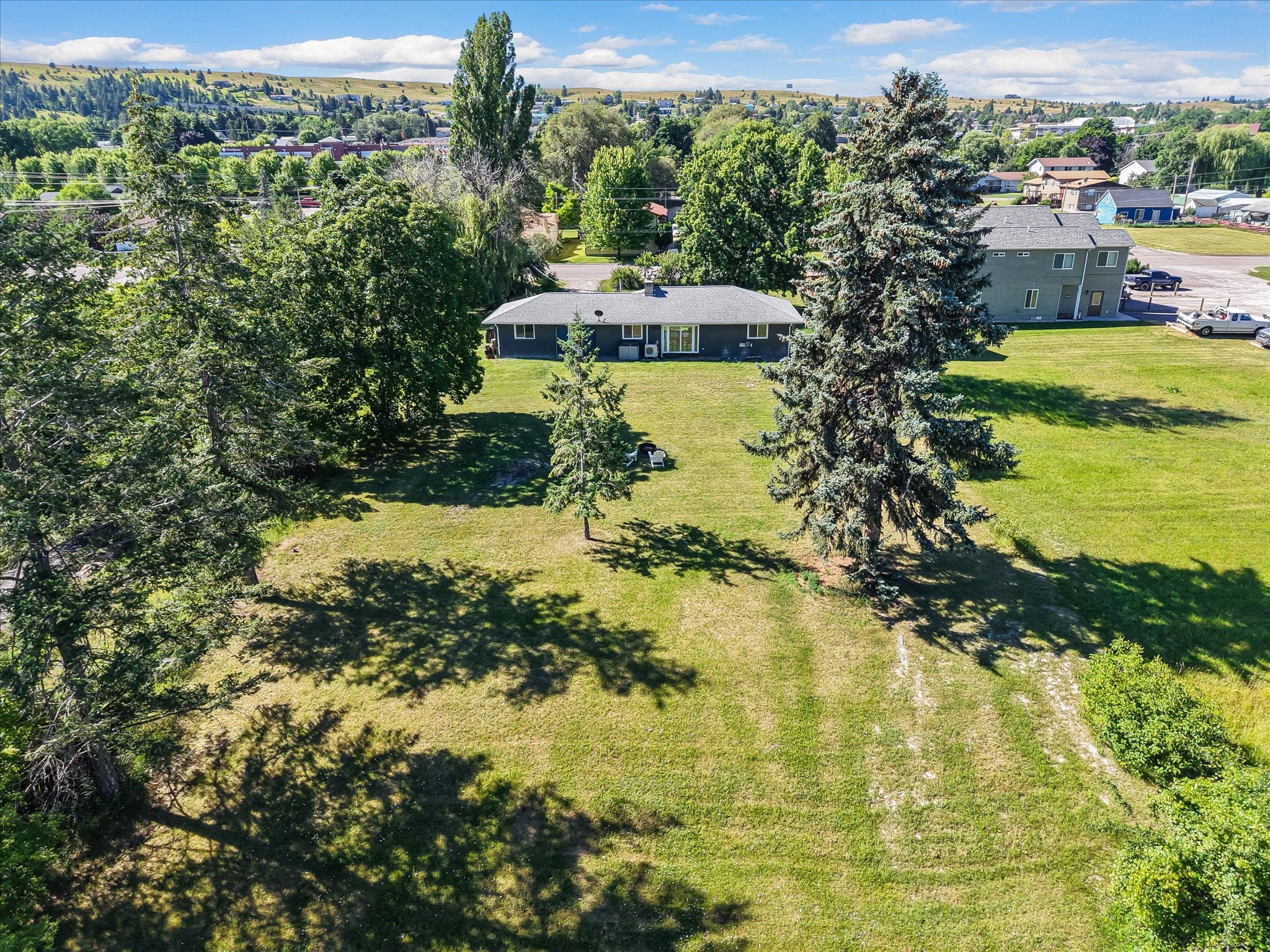 6 12th Avenue W
