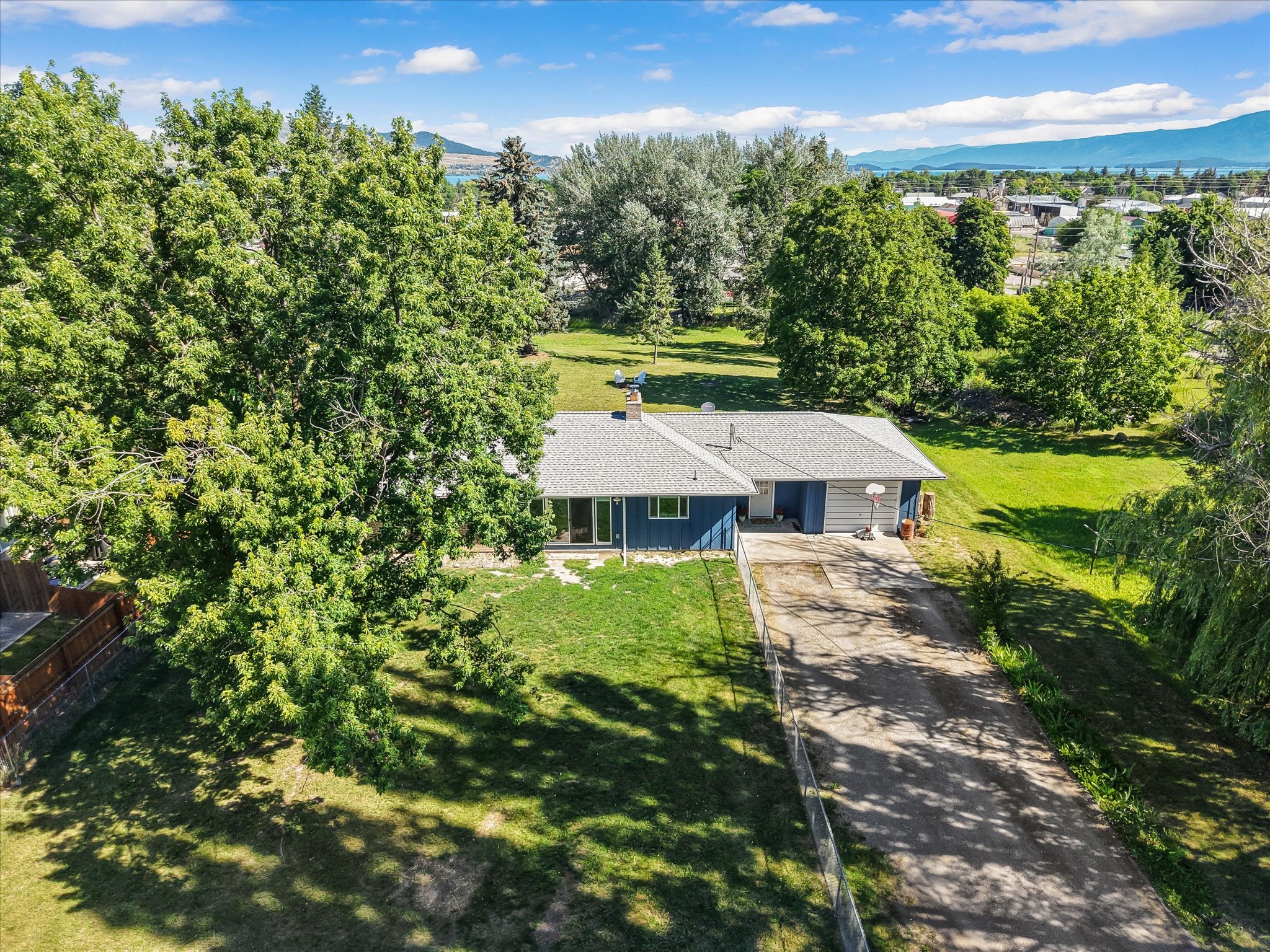 6 12th Avenue W