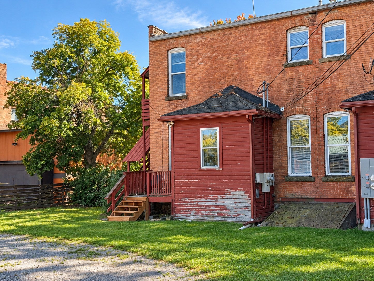 226 S 3rd Street W