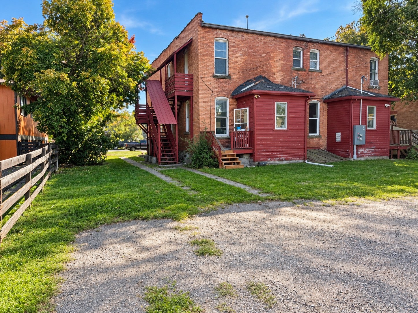 226 S 3rd Street W
