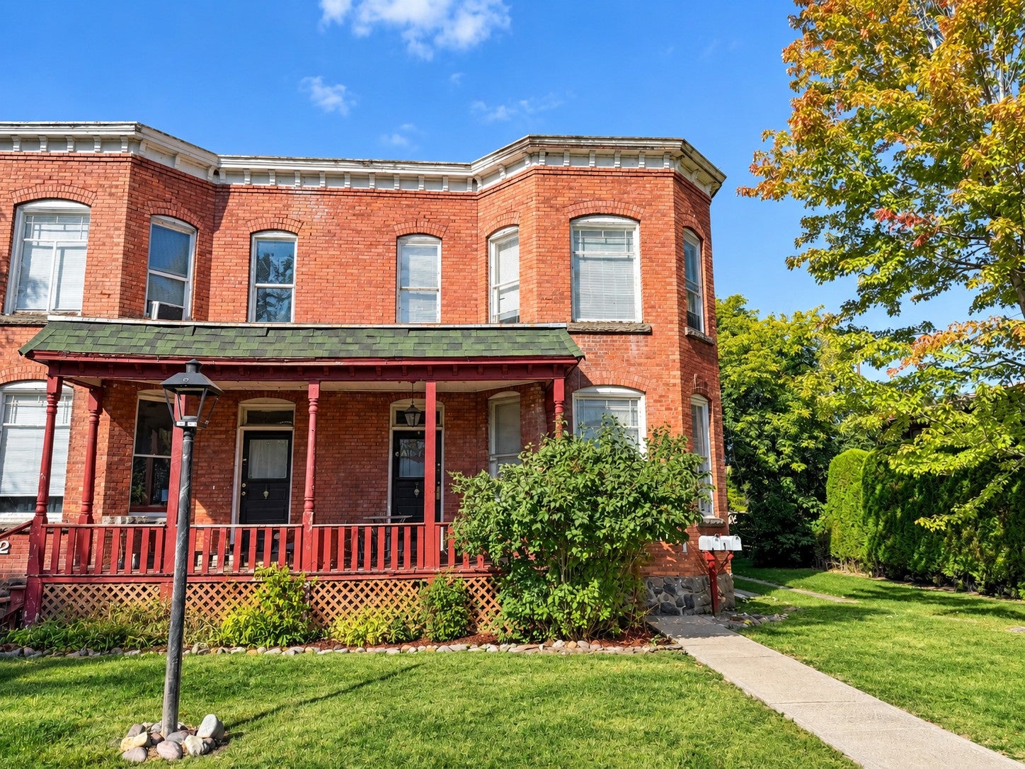 226 S 3rd Street W