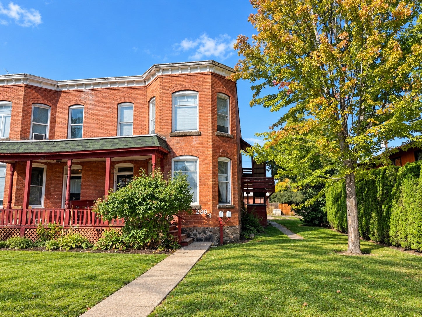 226 S 3rd Street W