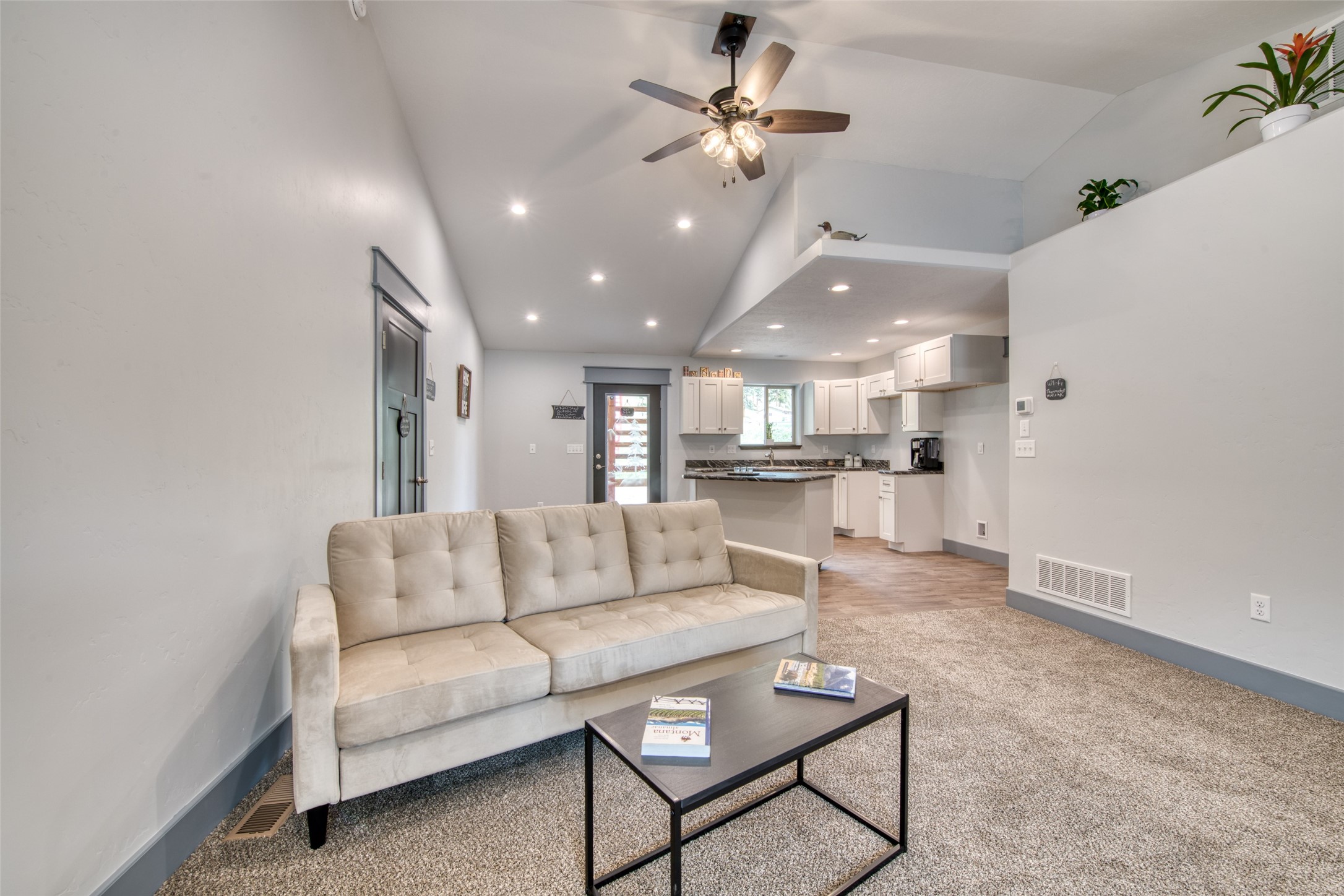 Alberton, Montana 59820, United States, 3 Bedrooms Bedrooms, ,2 BathroomsBathrooms,Residential,Pending,65359