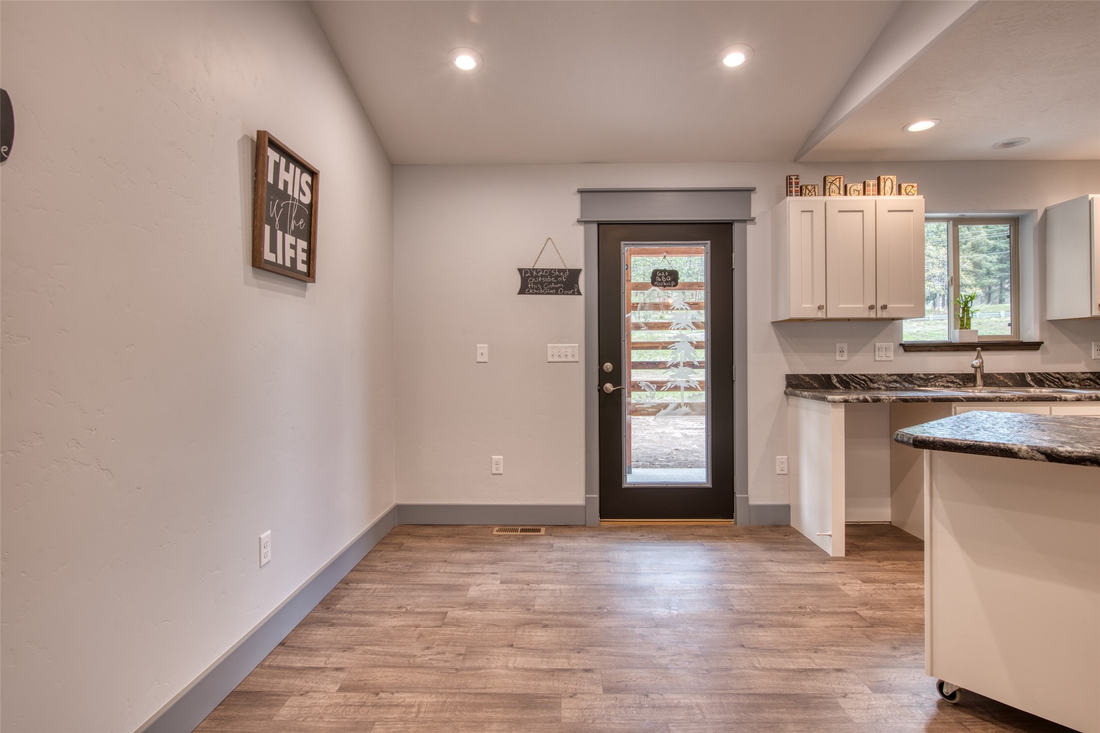 Alberton, Montana 59820, United States, 3 Bedrooms Bedrooms, ,2 BathroomsBathrooms,Residential,Pending,65359