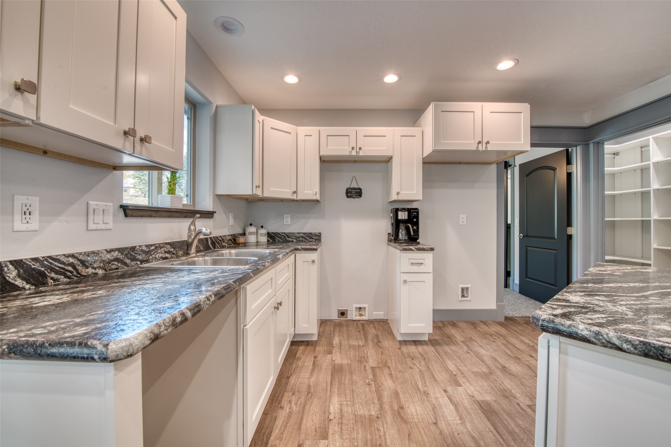 Alberton, Montana 59820, United States, 3 Bedrooms Bedrooms, ,2 BathroomsBathrooms,Residential,Pending,65359