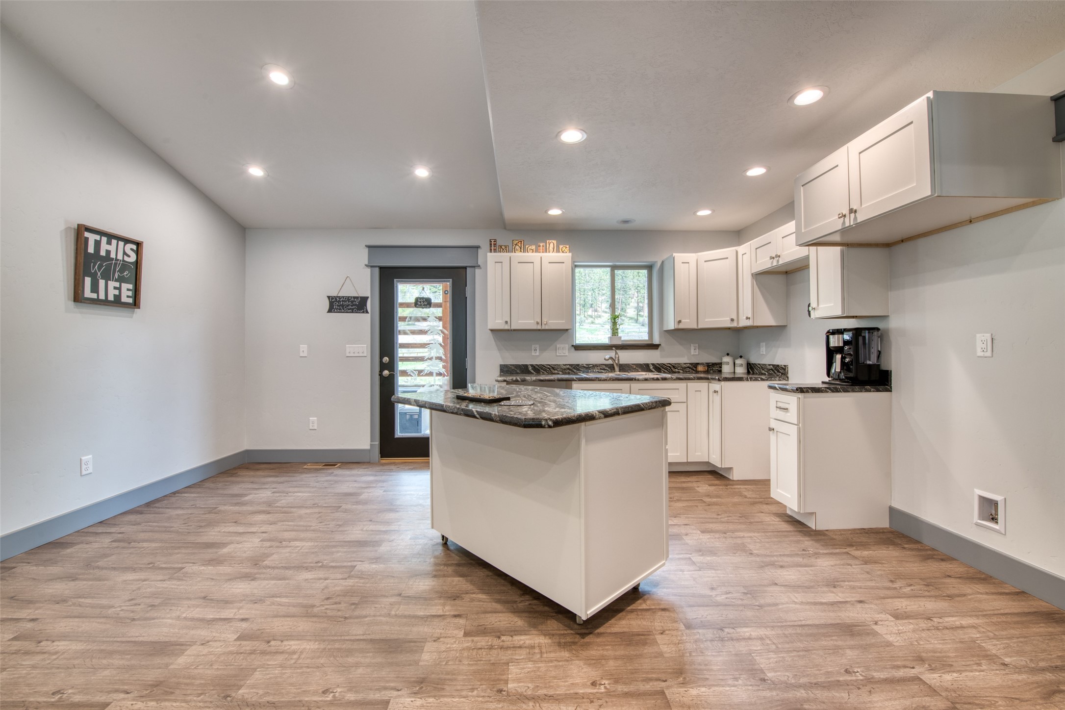 Alberton, Montana 59820, United States, 3 Bedrooms Bedrooms, ,2 BathroomsBathrooms,Residential,Pending,65359