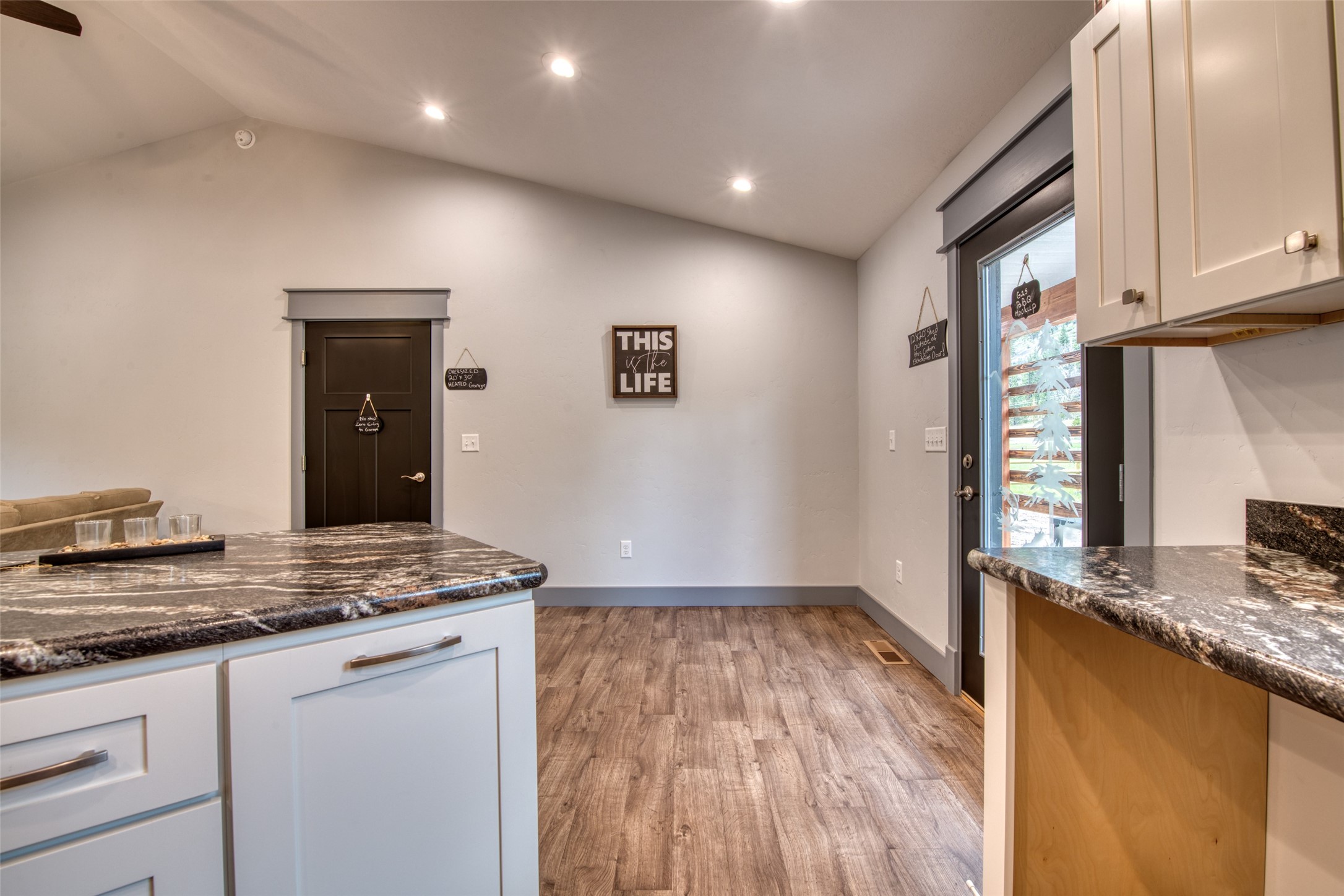 Alberton, Montana 59820, United States, 3 Bedrooms Bedrooms, ,2 BathroomsBathrooms,Residential,Pending,65359