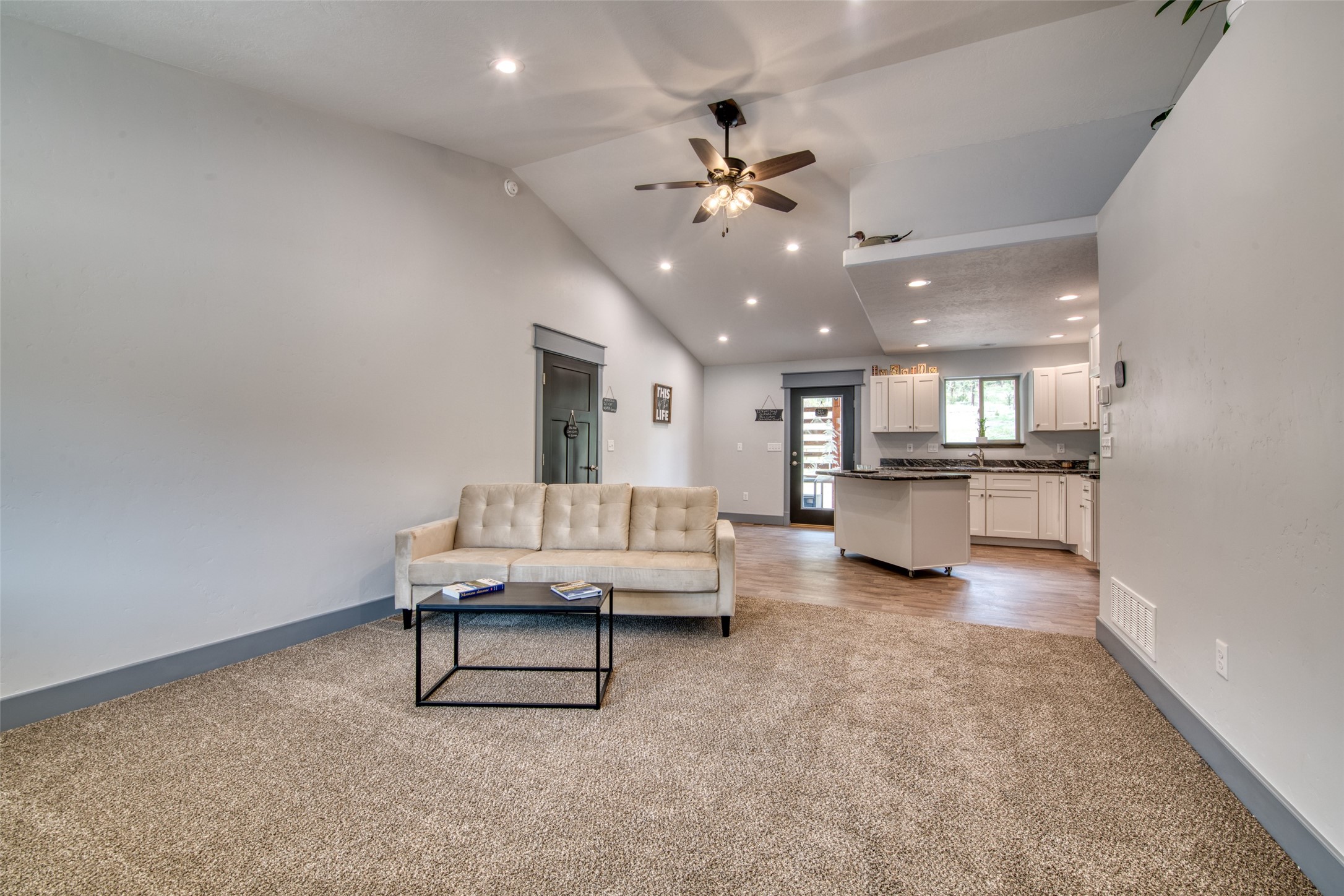 Alberton, Montana 59820, United States, 3 Bedrooms Bedrooms, ,2 BathroomsBathrooms,Residential,Pending,65359