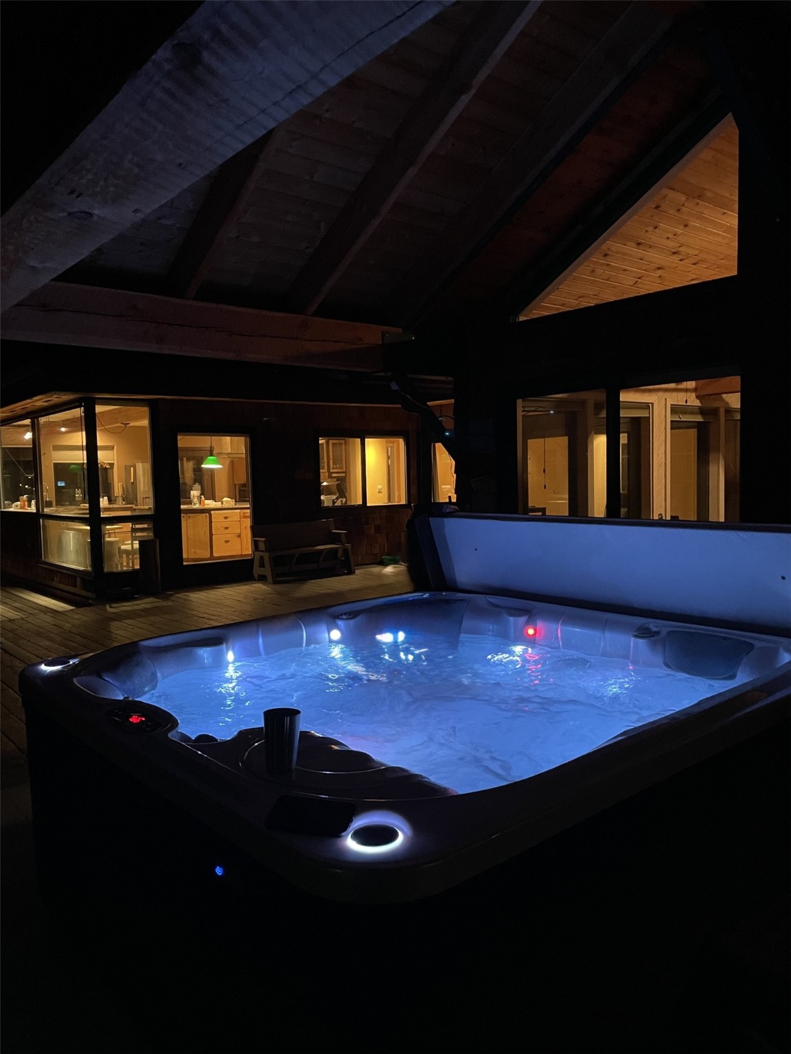 216 Lincoln Street S