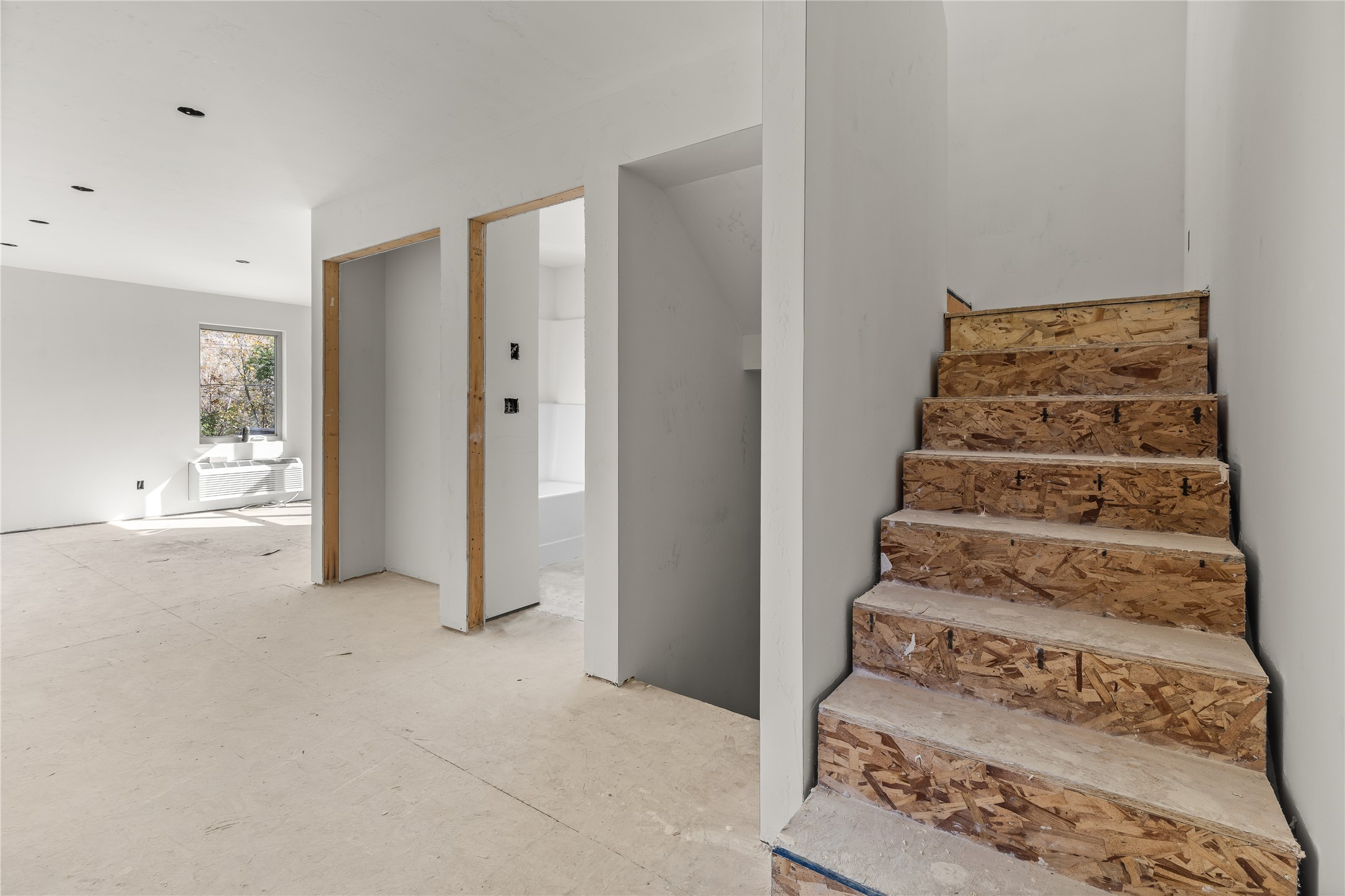 632 N 5th Street W E