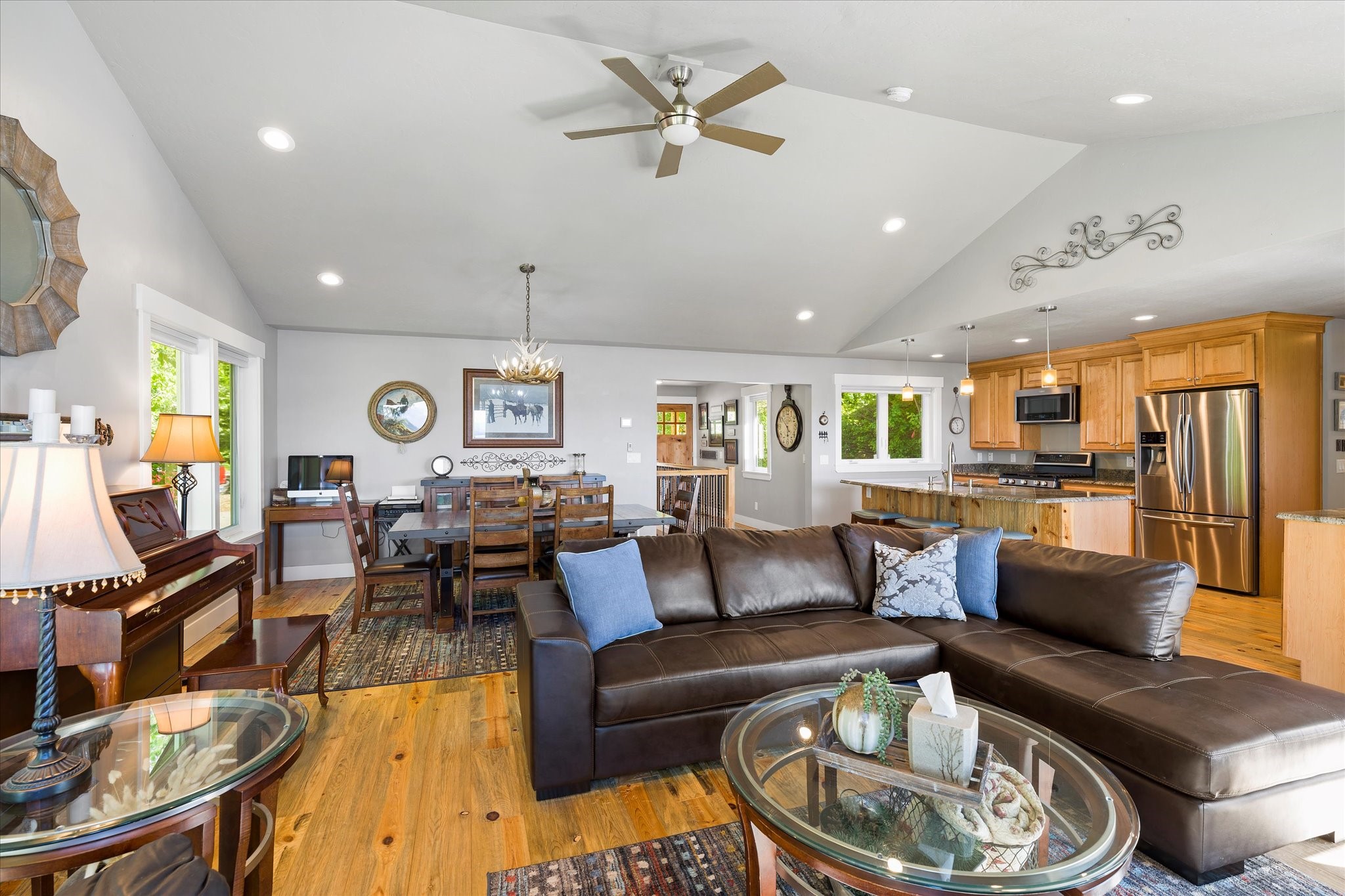 Polson, Montana 59860, United States, 4 Bedrooms Bedrooms, ,3 BathroomsBathrooms,Residential,Active,103590