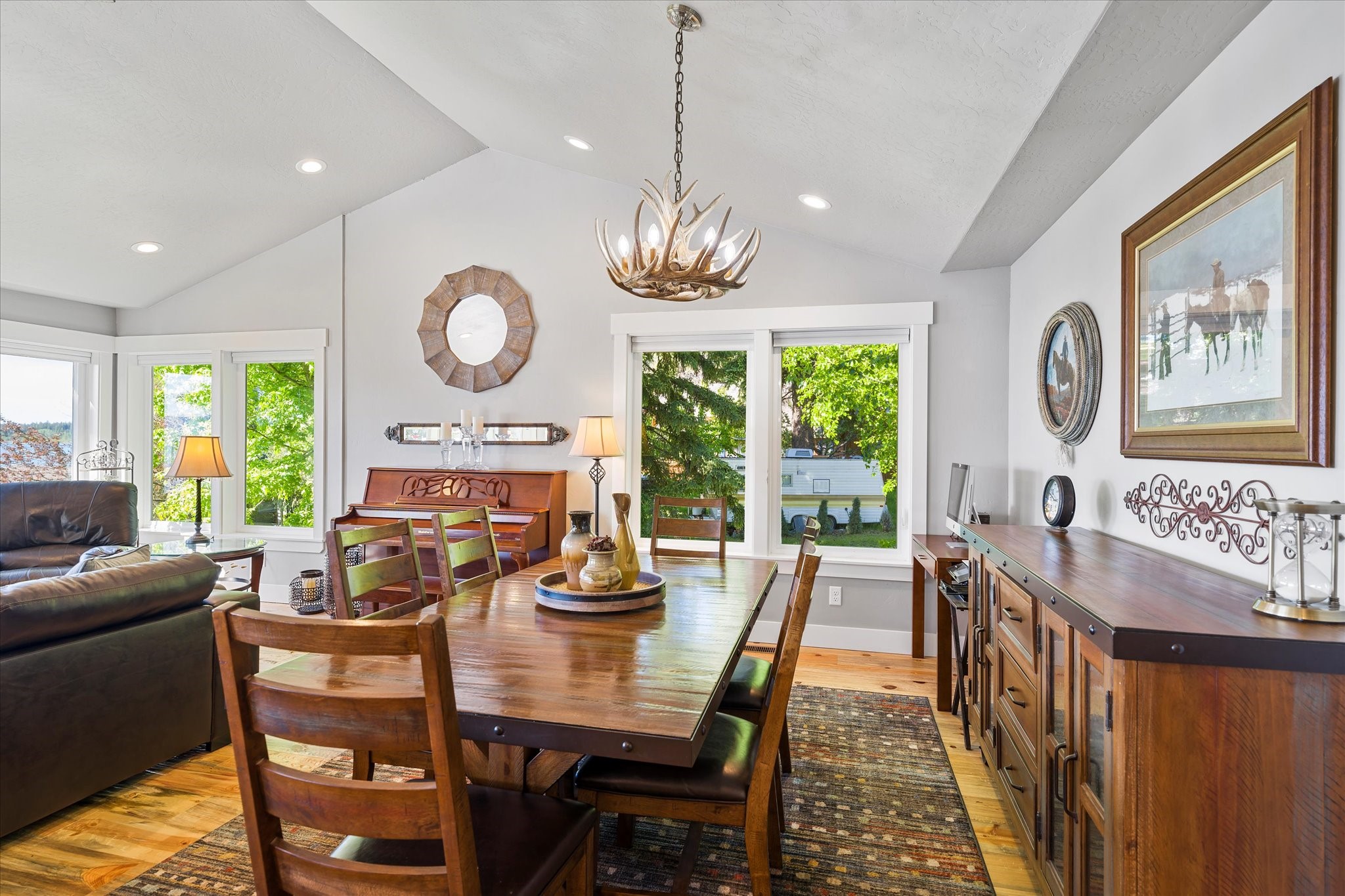 Polson, Montana 59860, United States, 4 Bedrooms Bedrooms, ,3 BathroomsBathrooms,Residential,Active,103590