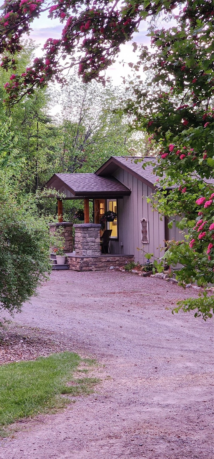 Polson, Montana 59860, United States, 4 Bedrooms Bedrooms, ,3 BathroomsBathrooms,Residential,Active,103590