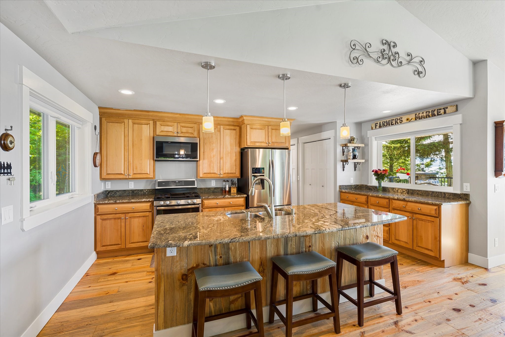 Polson, Montana 59860, United States, 4 Bedrooms Bedrooms, ,3 BathroomsBathrooms,Residential,Active,103590