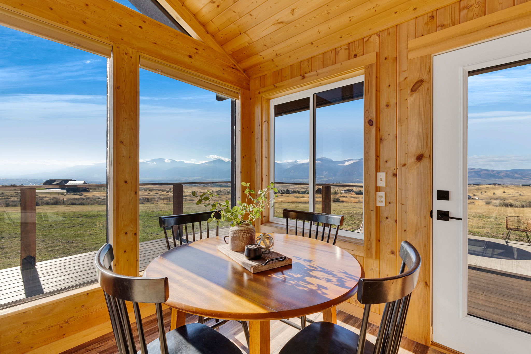 652 Pathfinder Road S