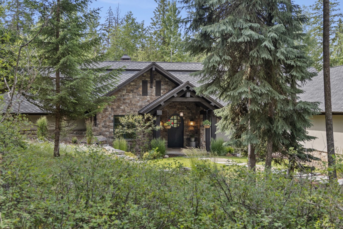 1 Ridge Crest Court