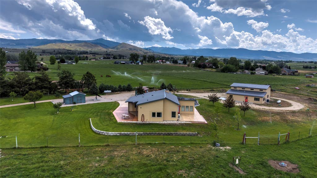 Photo of 753 Heaven Bound Lane, Corvallis, MT 59828 (MLS # 30070641)