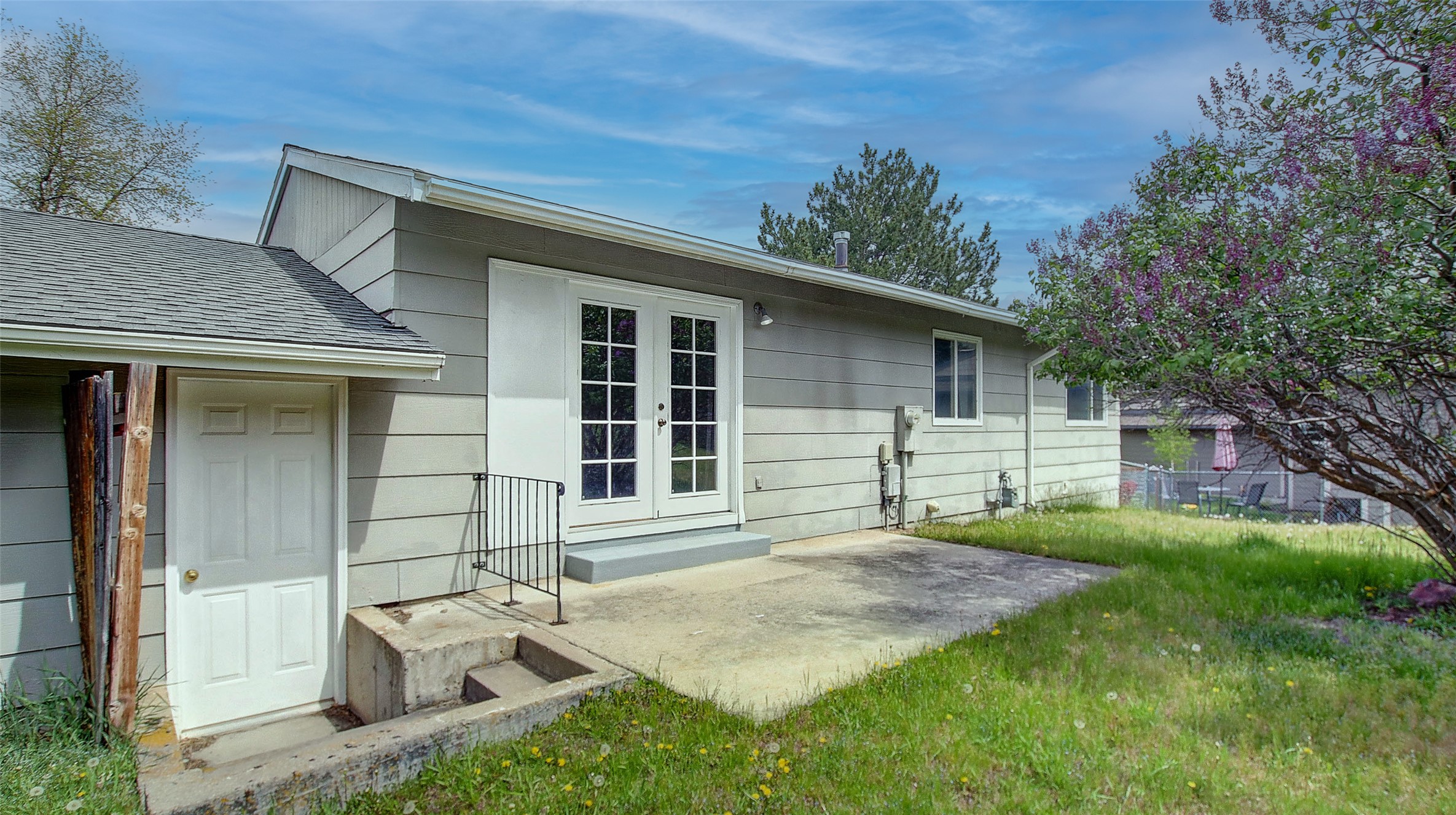 2219 E Crescent Drive