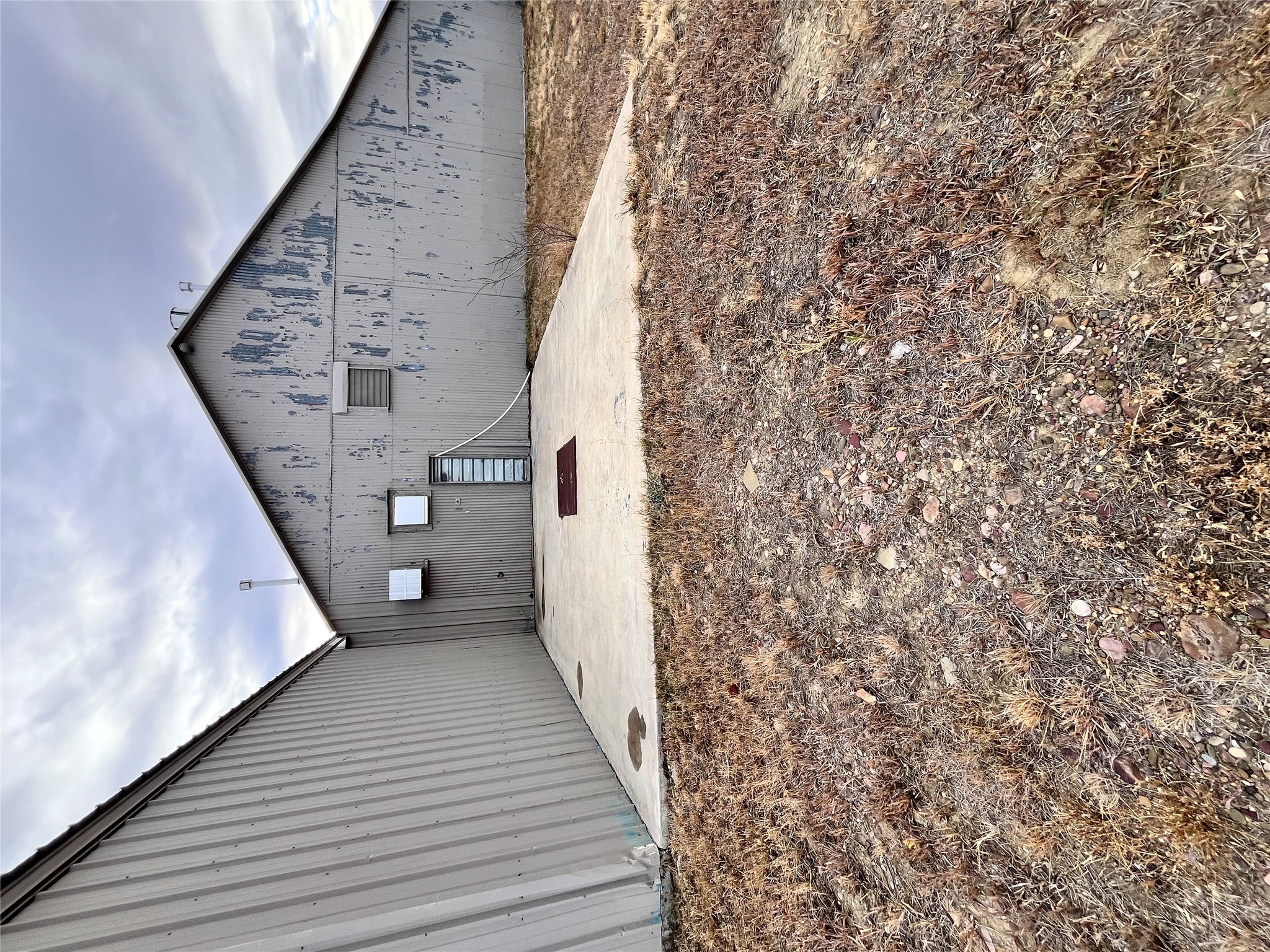 1117 E Railroad Street