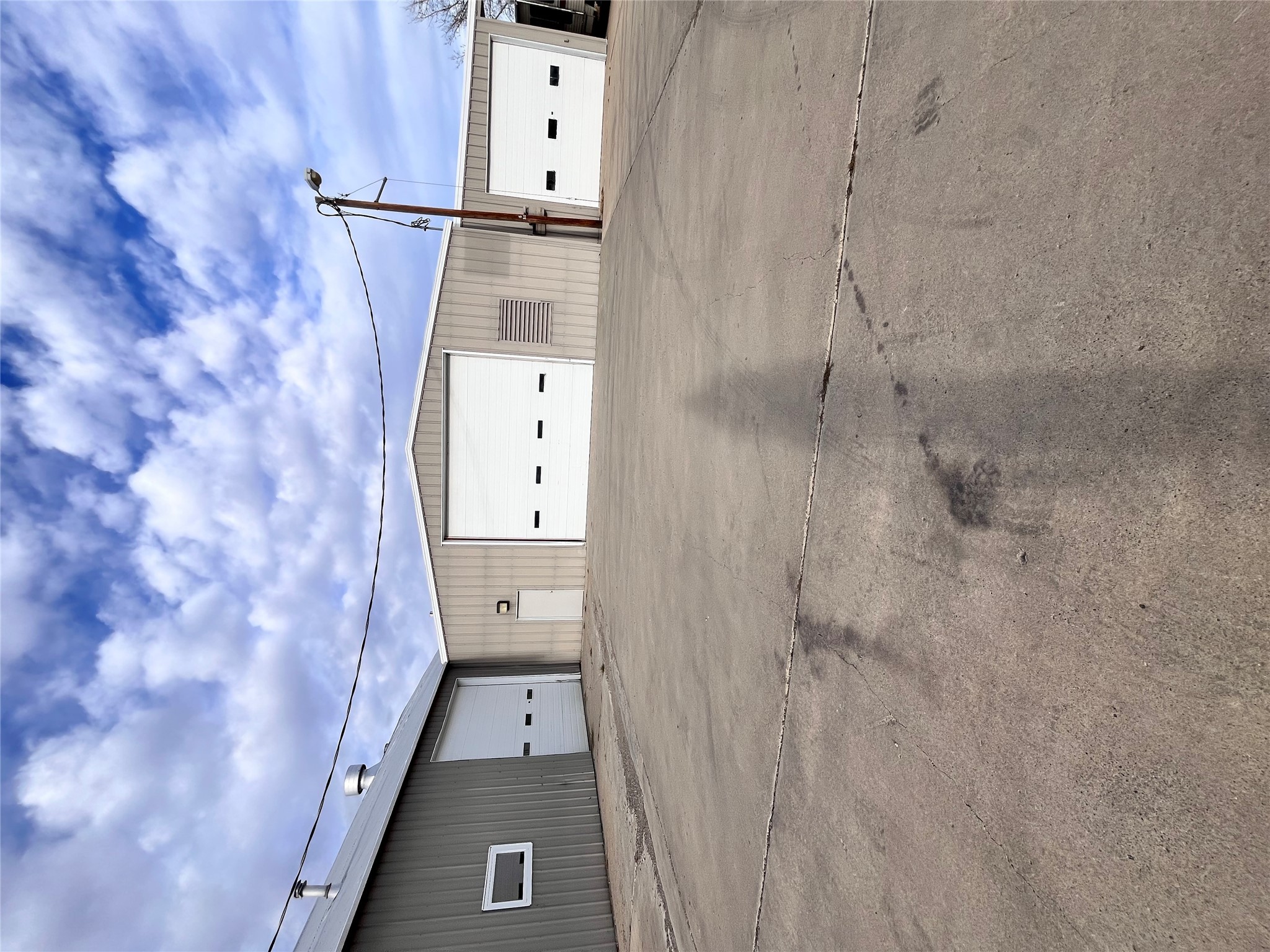 1117 E Railroad Street