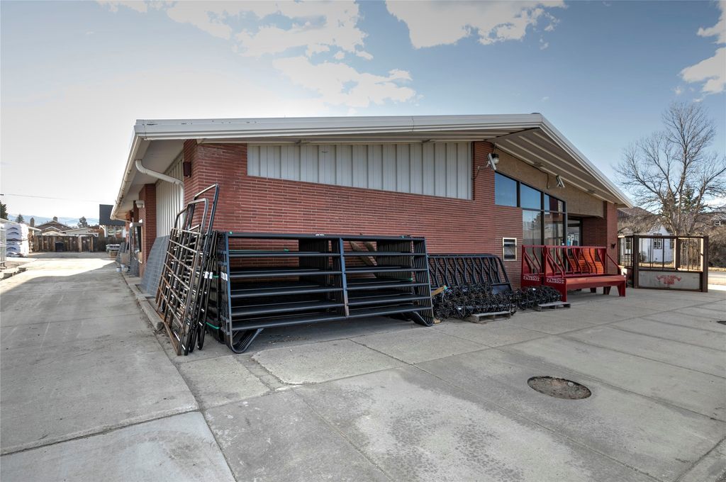 Photo of 401 Milwaukee Avenue, Deer Lodge, MT 59722 (MLS # 30067139)