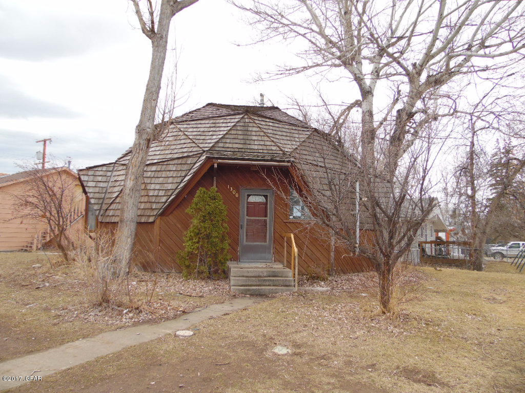 Photo 1 of 14 — 1300 6th Avenue NW, Great Falls, MT 59404