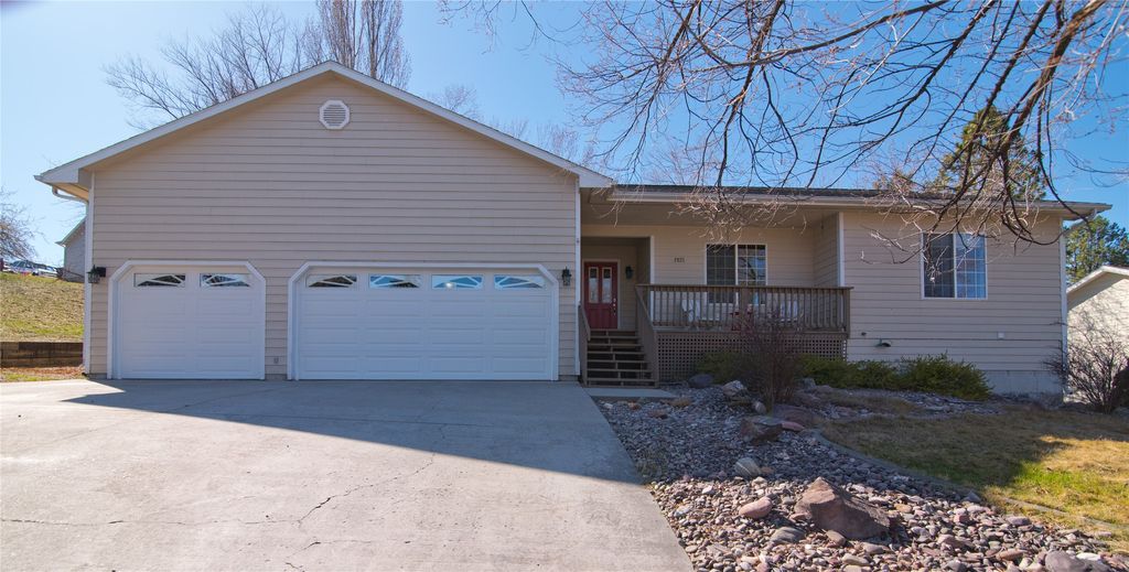 Photo of 2621 Highwood Drive, Missoula, MT 59803 (MLS # 30067883)