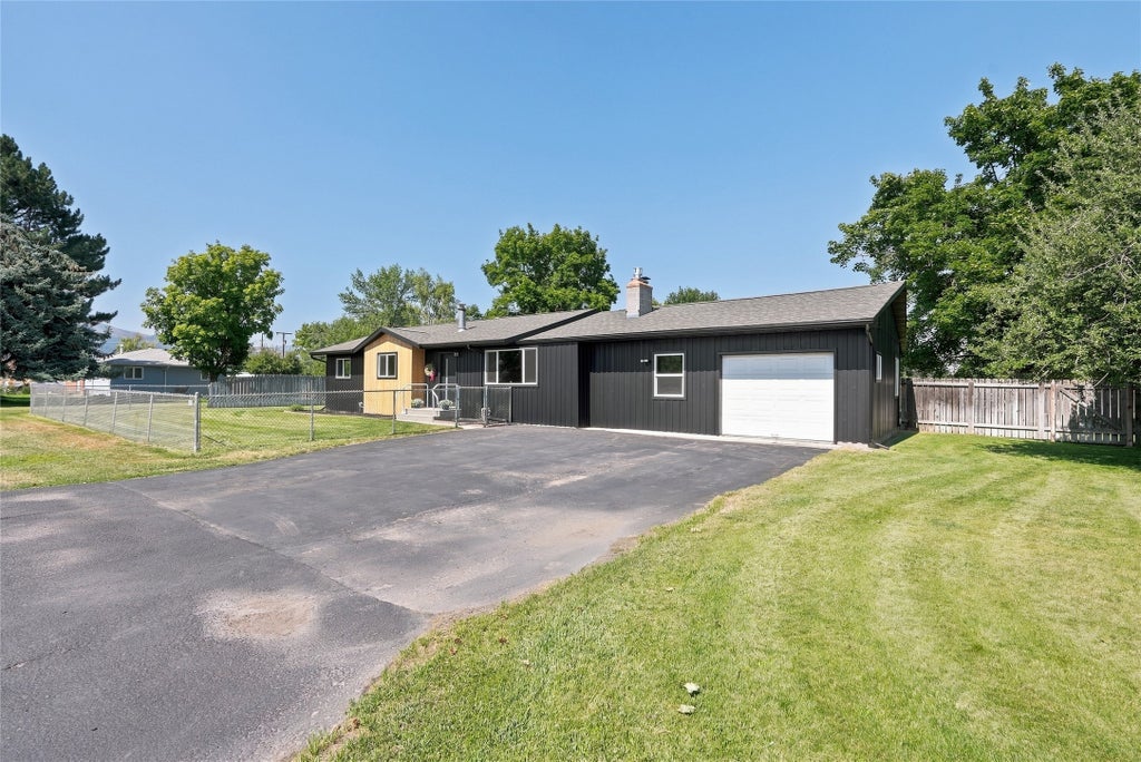 Photo of 3412 Helena Drive, Missoula, MT 59803 (MLS # 30078777)