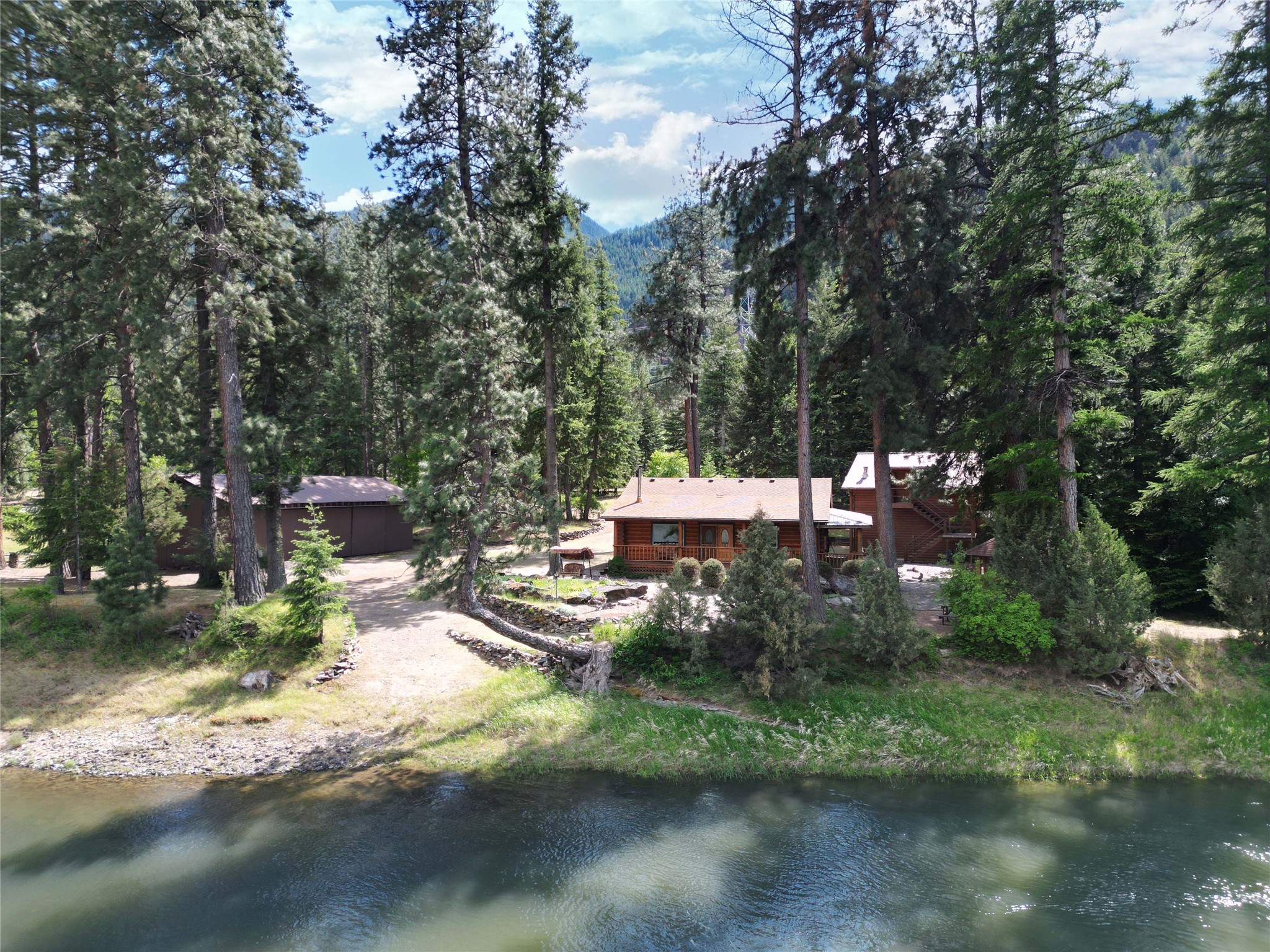 1646 River Road W