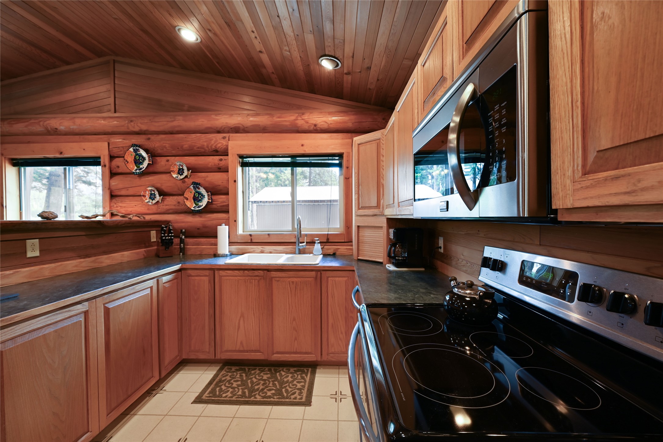 1646 River Road W