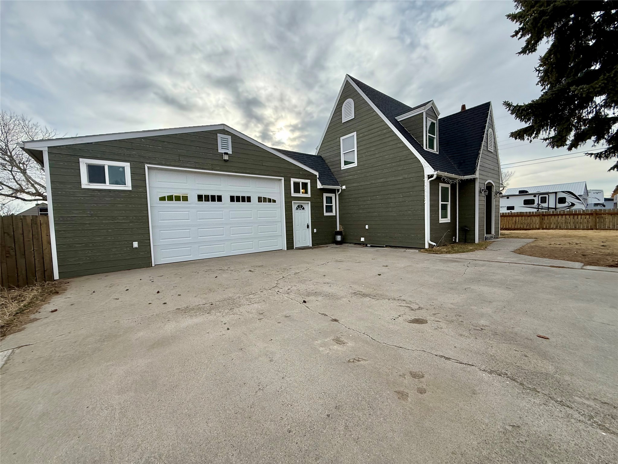 106 2nd Street SW