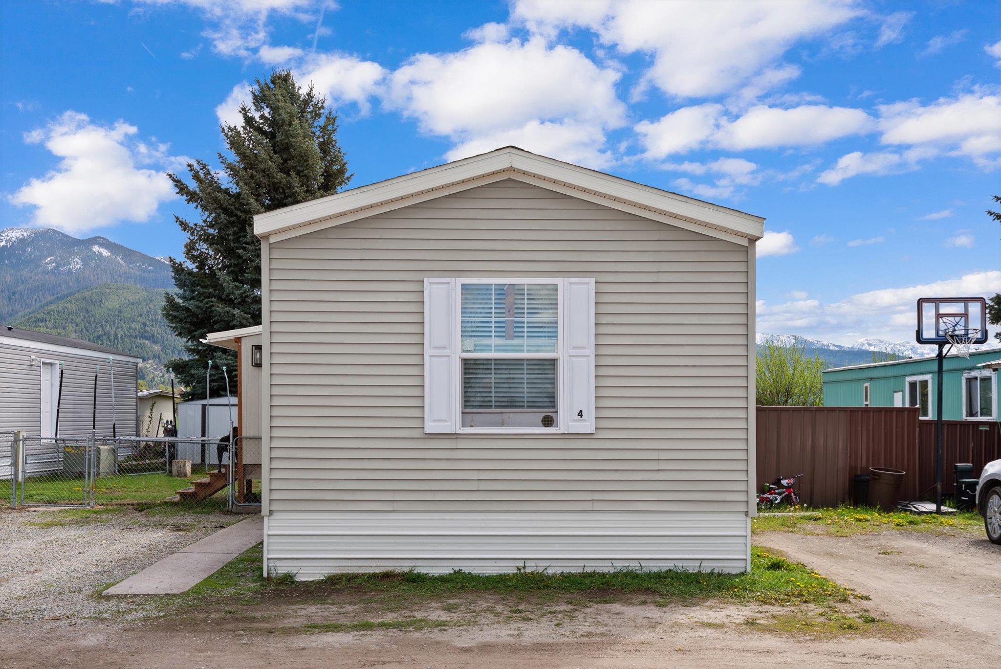 Kalispell, Montana 59901, United States, 3 Bedrooms Bedrooms, ,2 BathroomsBathrooms,Residential,Active,120096