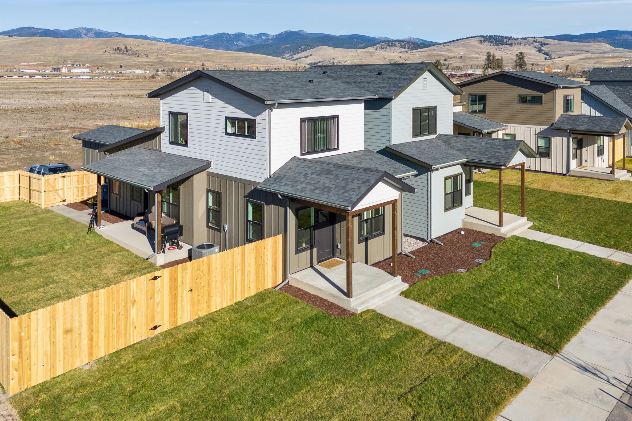 4986 England England Boulevard