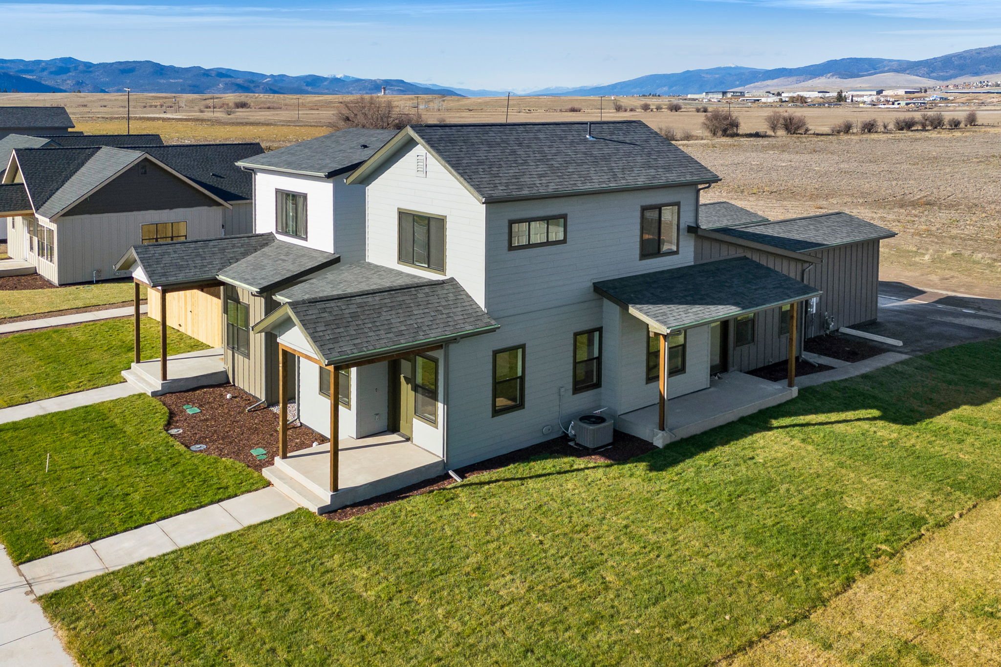 4986 England England Boulevard