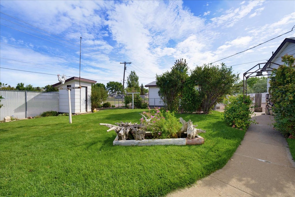 Photo of 1425 23rd Avenue S, Great Falls, MT 59405 (MLS # 30078487)