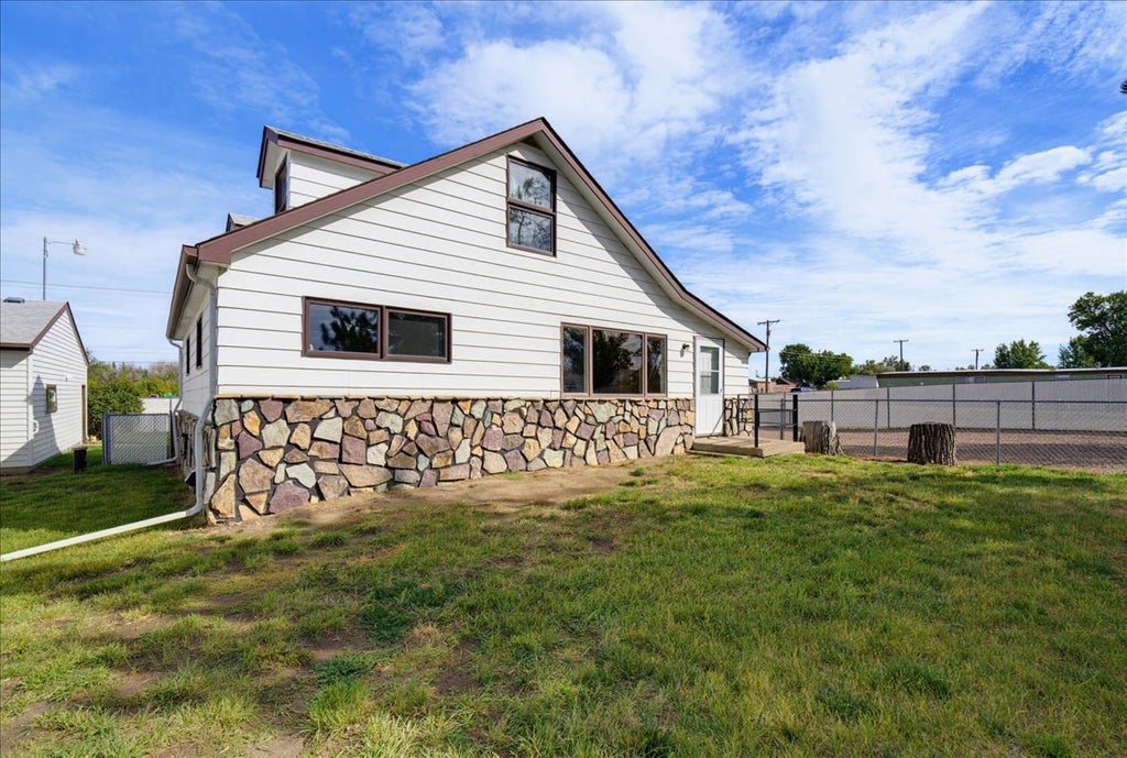 Photo of 1425 23rd Avenue S, Great Falls, MT 59405 (MLS # 30078487)