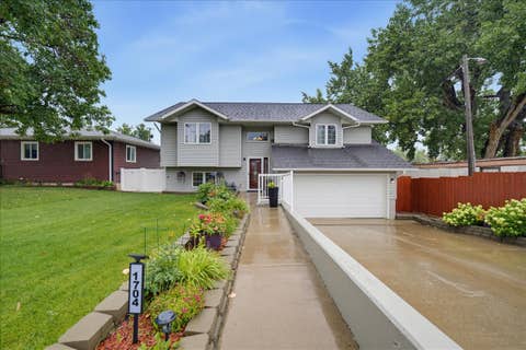 Photo of 1704 19th Avenue S, Great Falls, MT 59405 (MLS # 30076930)