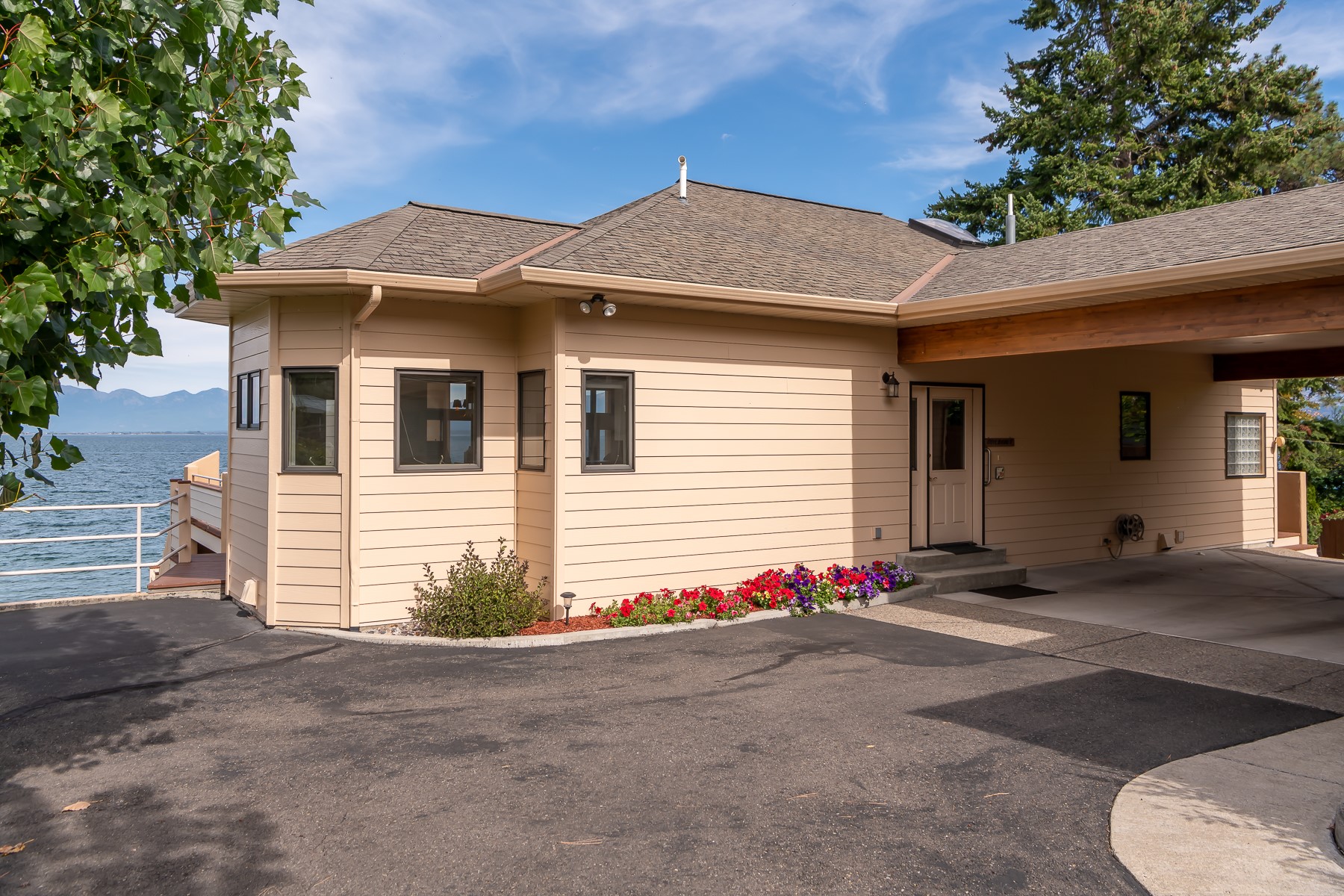 741 Lakeside Boulevard