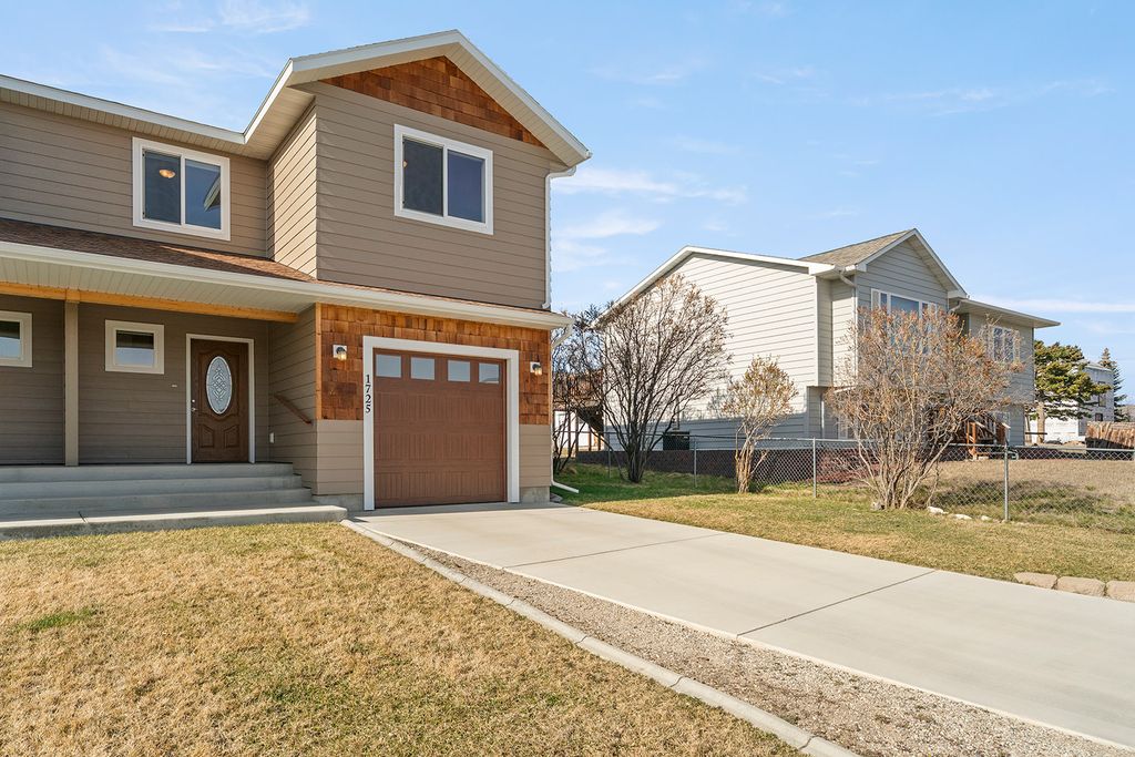 Photo of 1725 Cannon Street, Helena, MT 59601 (MLS # 30068264)