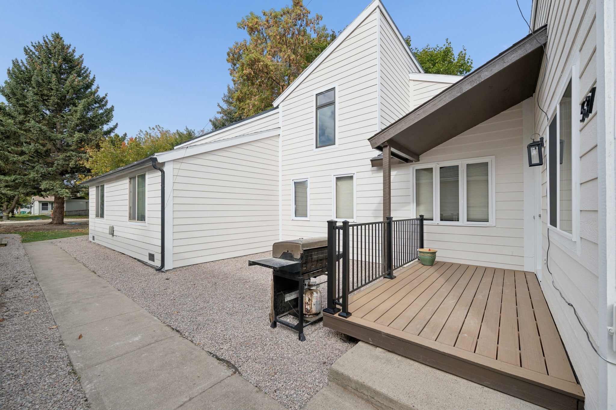 535/537 10th Avenue W