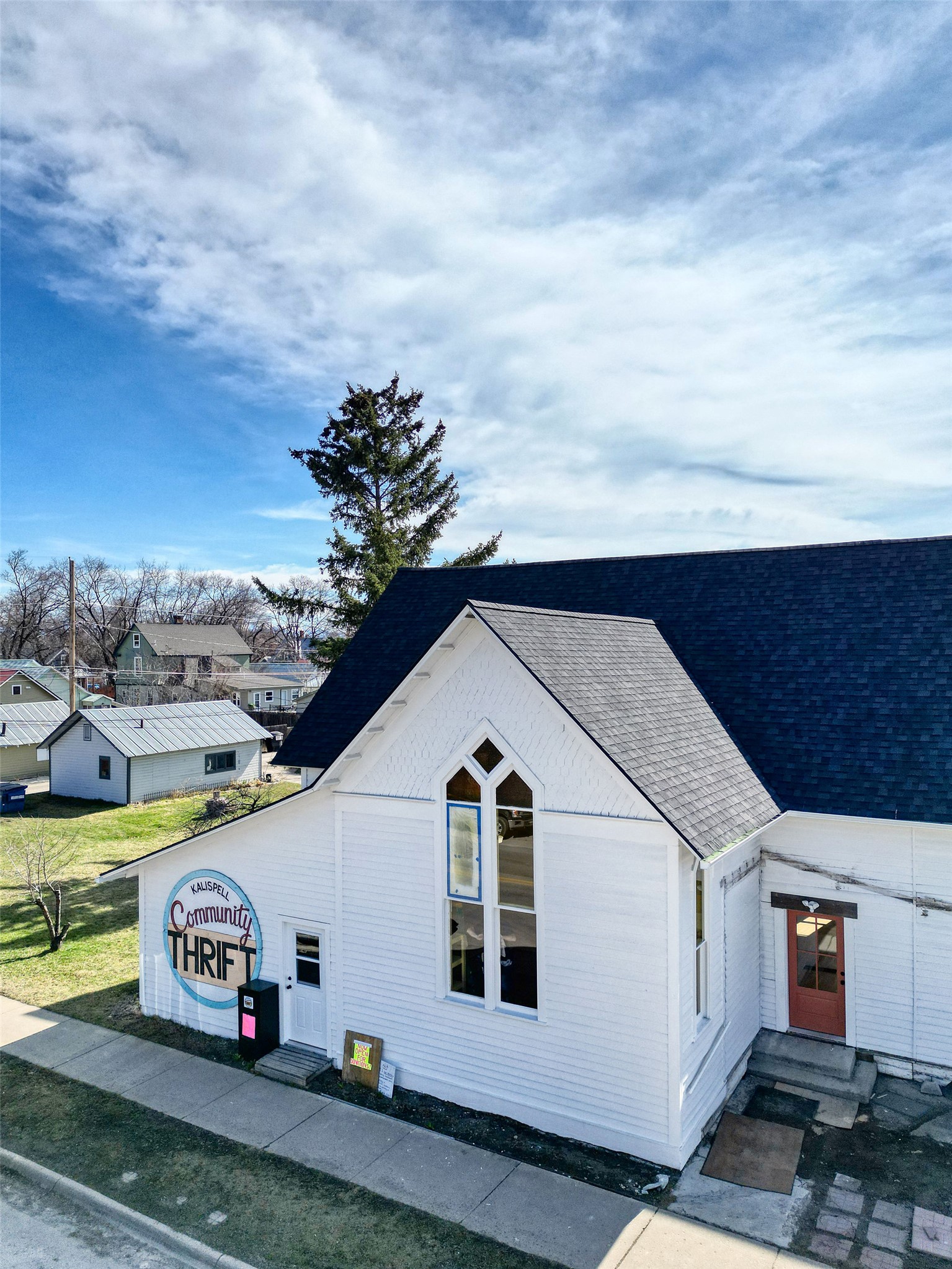 203 5th Avenue W