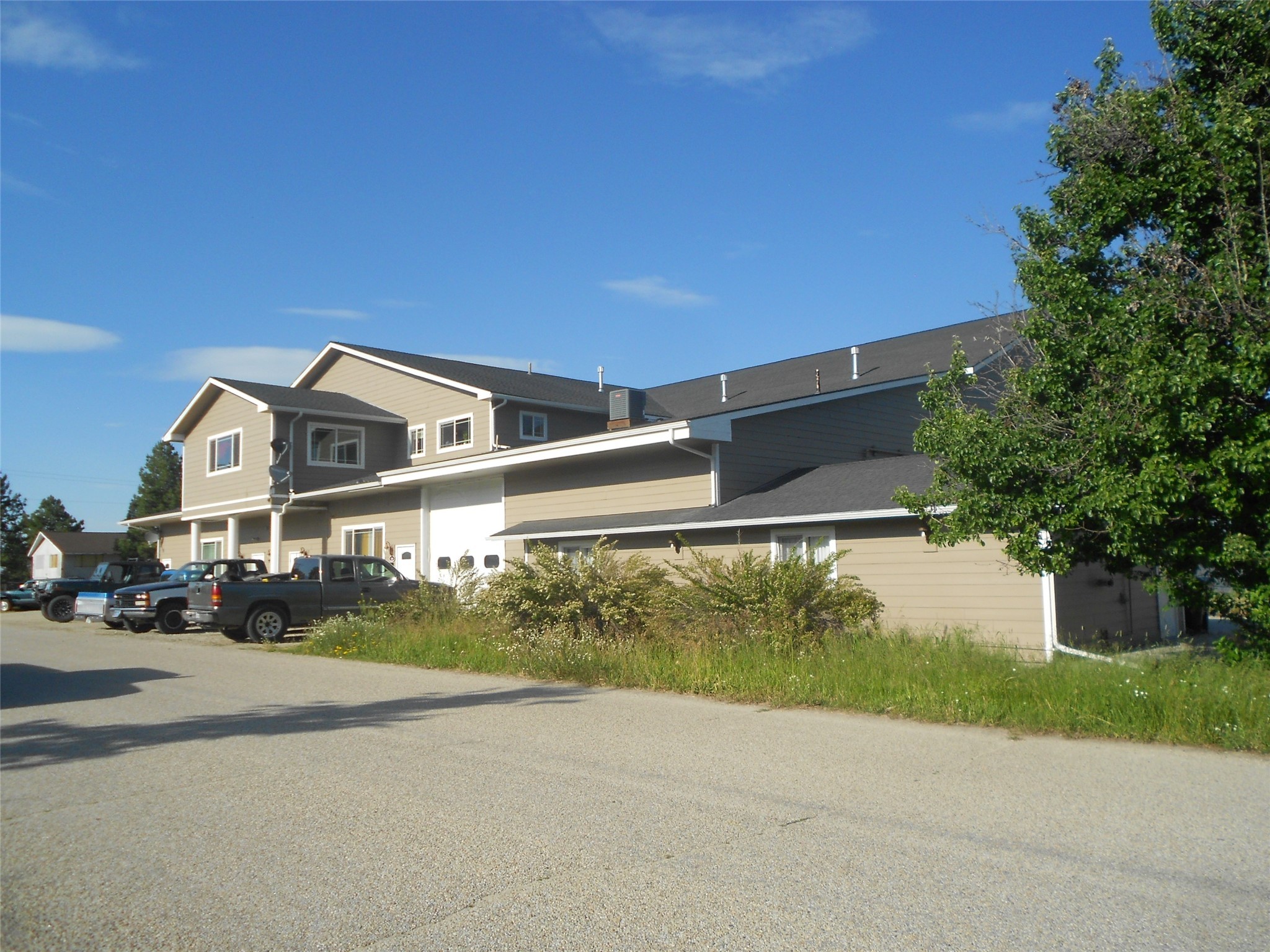 529/527 W River Road SE corner Bowman Rd/W River Rd