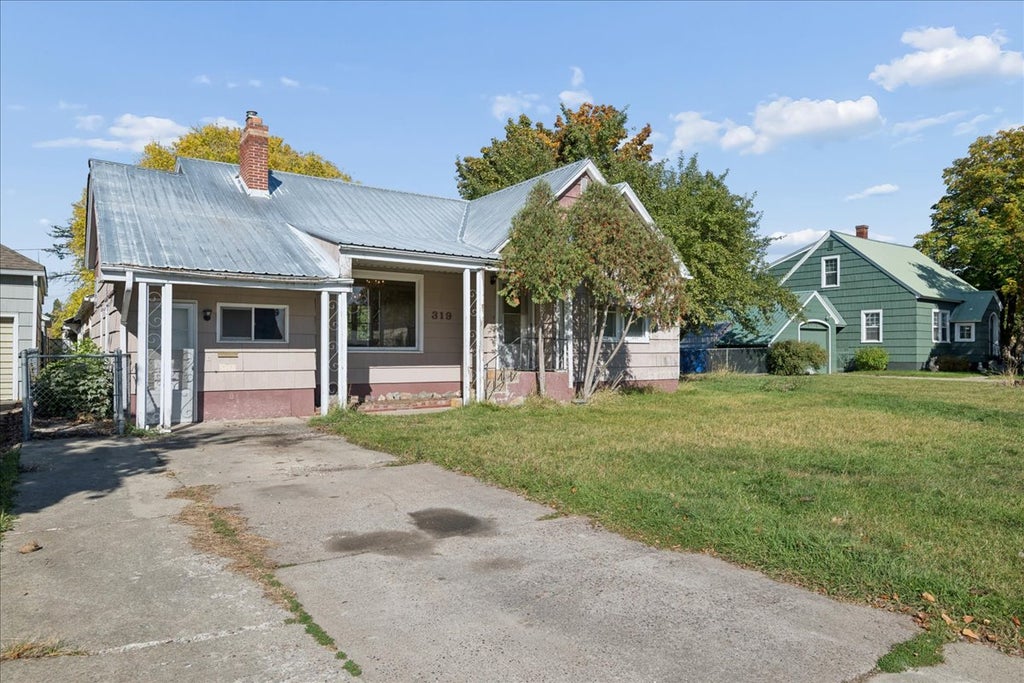 Photo of 319 E California Street, Kalispell, MT 59901 (MLS # 30074980)