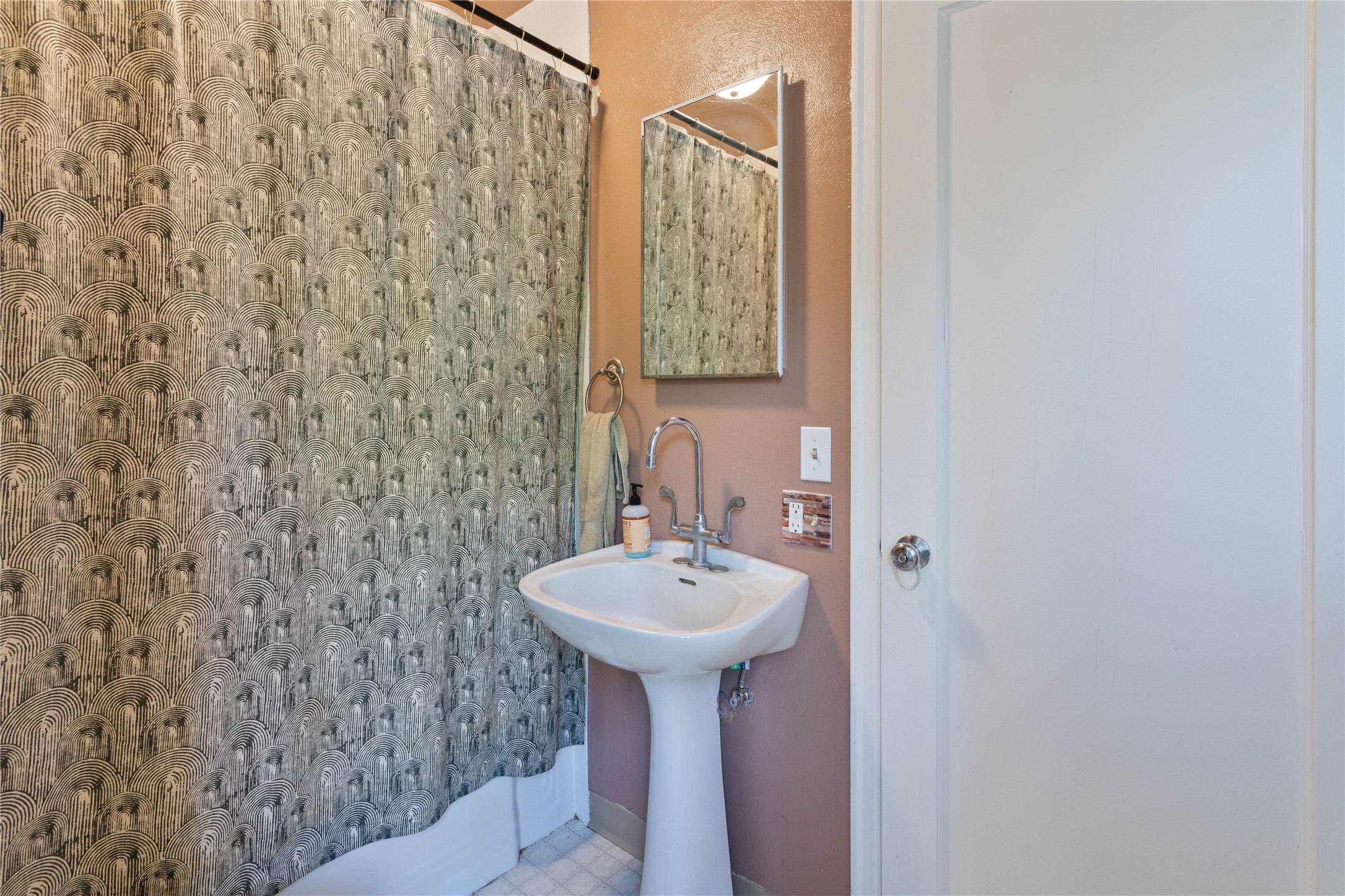 Missoula, Montana 59801, United States, 4 Bedrooms Bedrooms, ,1 BathroomBathrooms,Residential,Active,142734