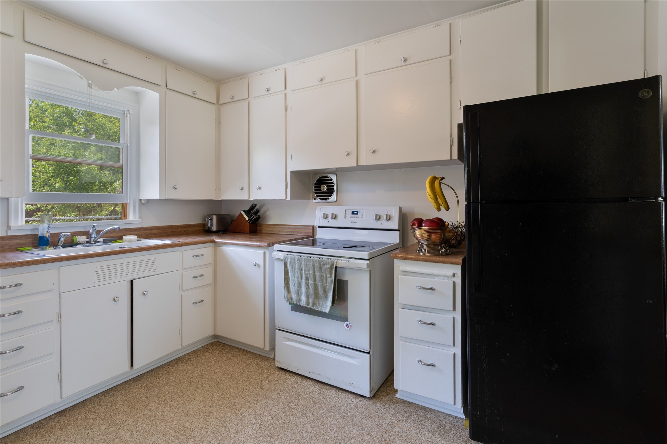 Missoula, Montana 59801, United States, 4 Bedrooms Bedrooms, ,1 BathroomBathrooms,Residential,Active,142734