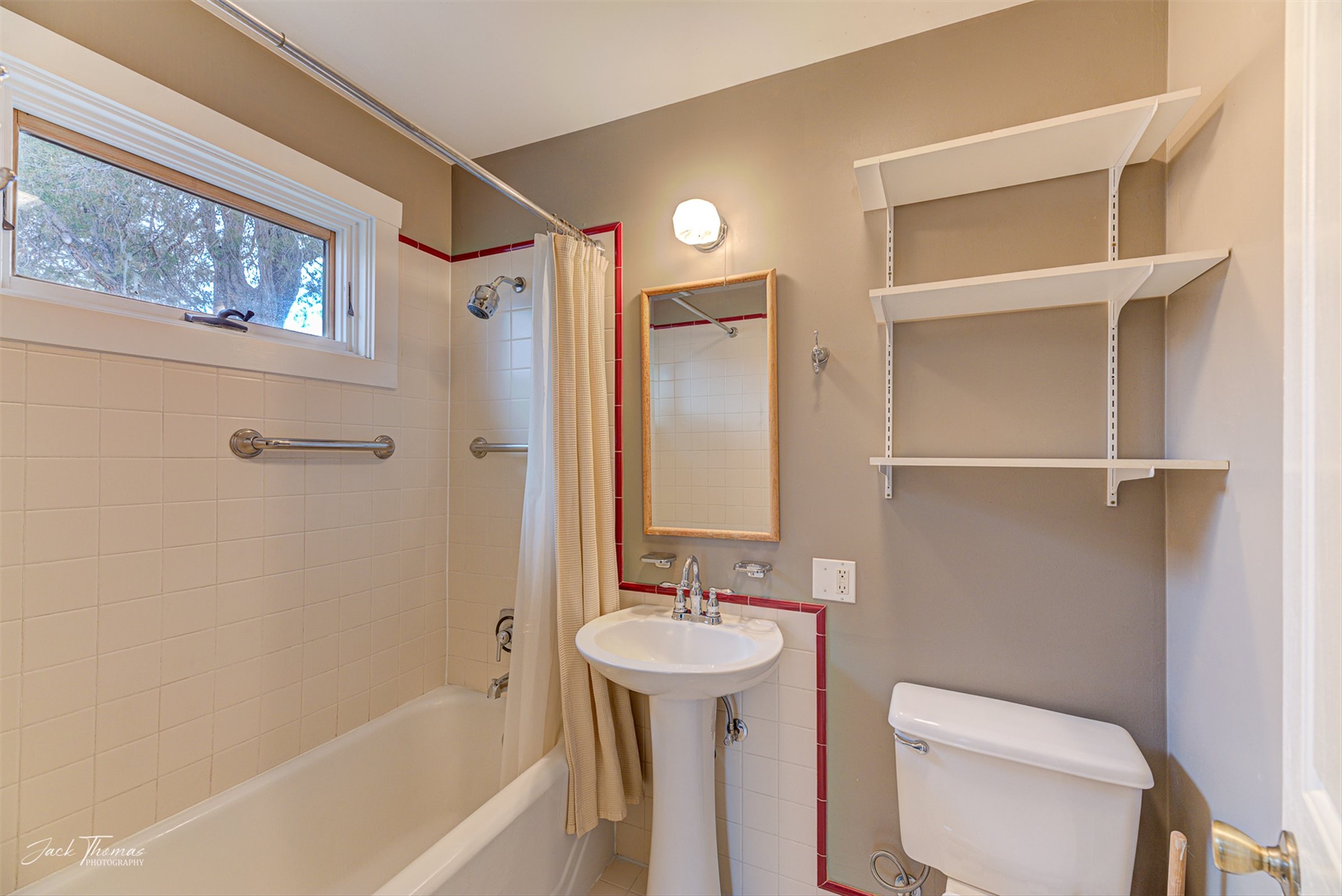 Helena, Montana 59601, United States, 4 Bedrooms Bedrooms, ,3 BathroomsBathrooms,Residential,Pending,26343